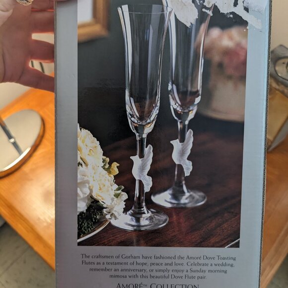 Pair of beautiful retro GORHAM CRYSTAL AMORE DOVE Toasting Flutes. Unused! - Picture 4 of 7